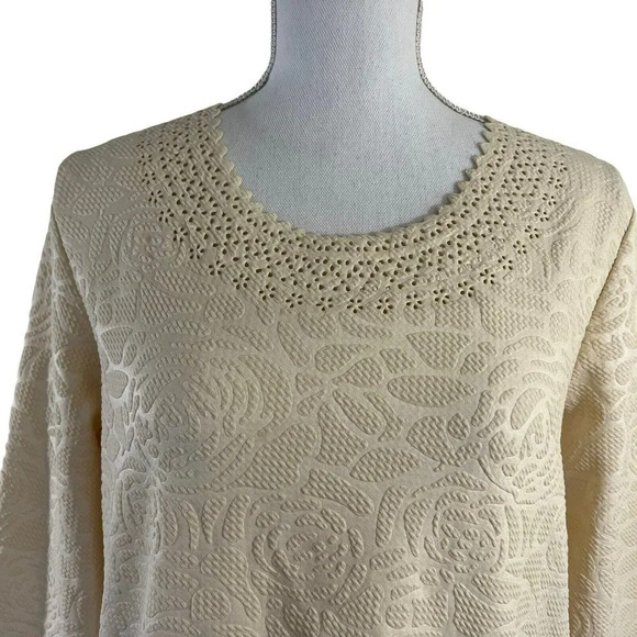 Hastings & Smith Cream Textured Rose Blouse Eyelet Trim Elegant Neutral Color - Picture 2 of 8